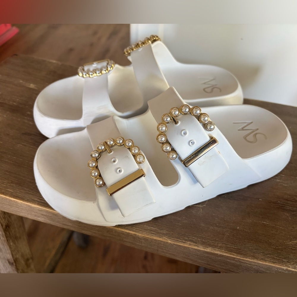 Stuart Weitzman Pearl Buckle US 6 6.5 excellent shape